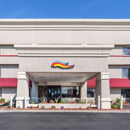 Baymont By Wyndham Detroit/Розвилл Экстерьер фото